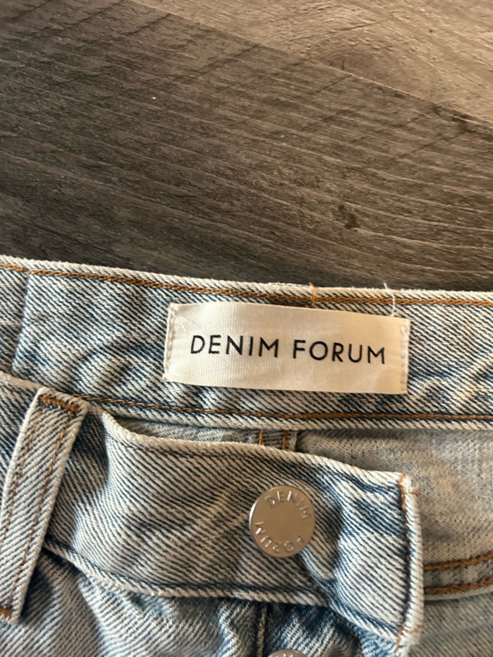 Aritzia Denim Forum Women's Straight-Leg Jeans - Picture 3 of 5